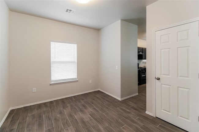 Building Photo - 909 N Donald Way