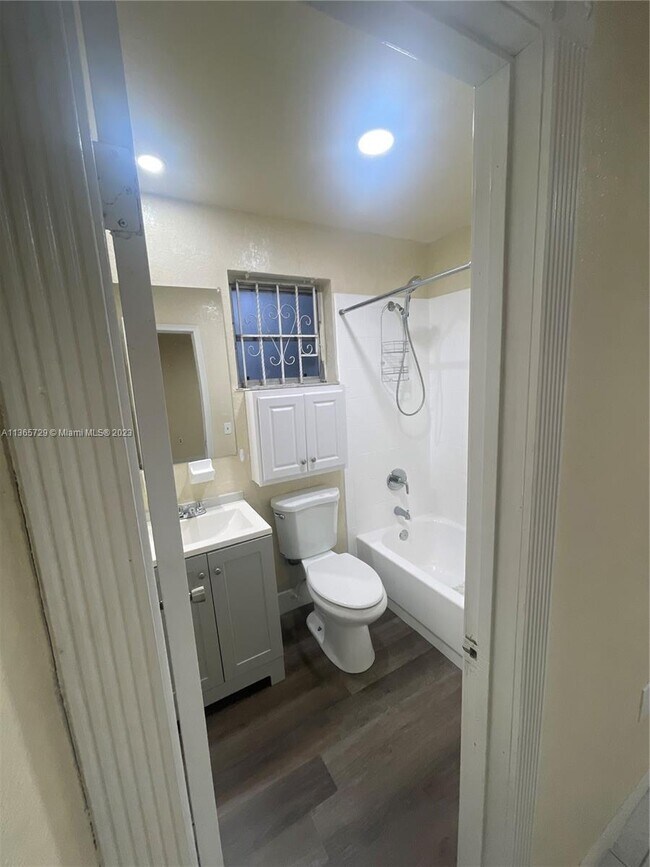 Foto del edificio - 4201 NW 25th Ave