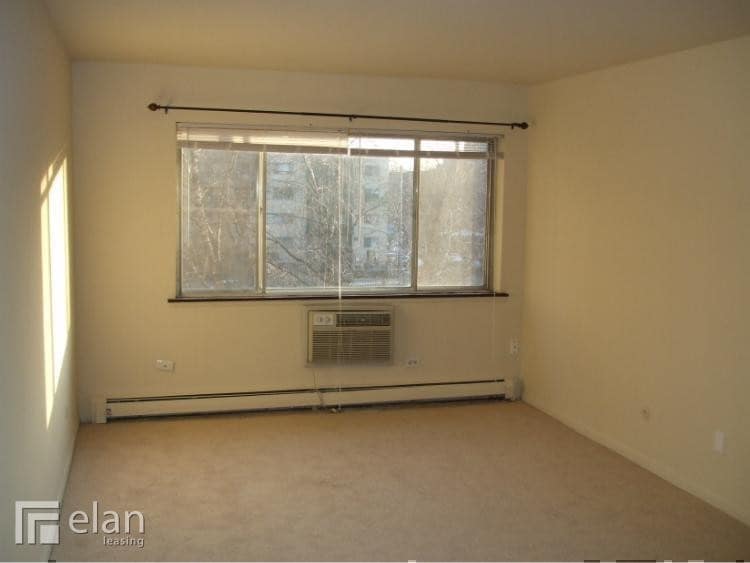 Building Photo - 530 W Aldine Ave
