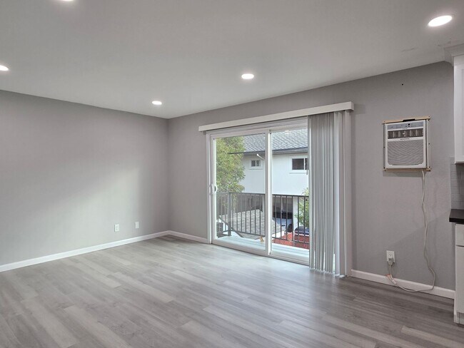 Foto del edificio - 3756-3762 Poinciana Dr