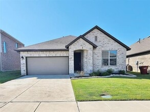 Building Photo - 2034 Clearwater Way