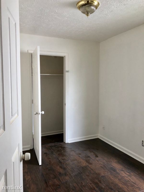 Building Photo - 3 br, 1 bath House - 2320 W Gaulbert Ave