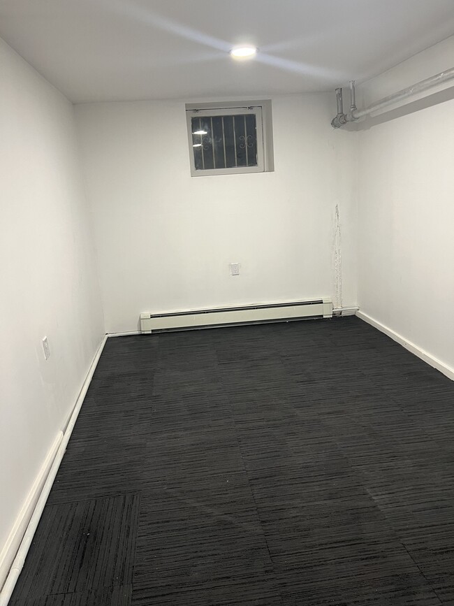 #2 Bedroom - 472 Amboy St