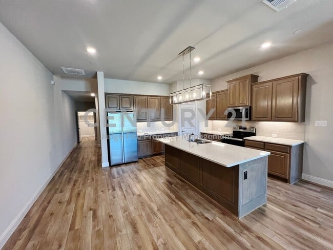 Building Photo - Contemporary 2-Story 3/2.5/2 Townhome in M...