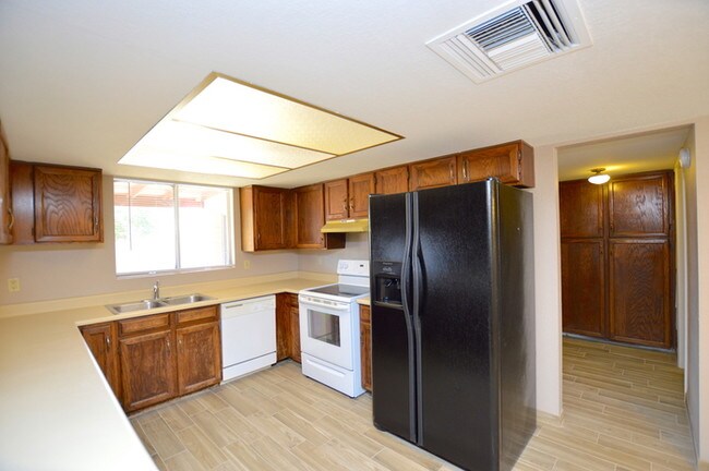 Building Photo - Ready for Move In !