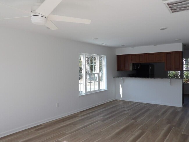 Foto del edificio - 4116 Horseshoe Rd N