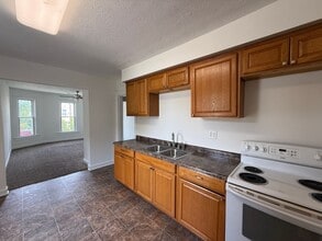 Building Photo - 942 W Edwards St