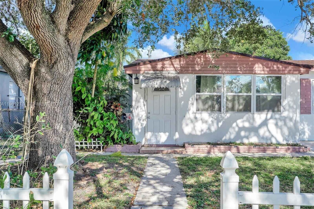 Photo - 2419 Coolidge St #B Hollywood, FL 33020-2336