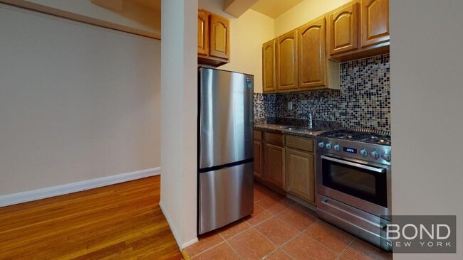 Building Photo - 301 E 38th St