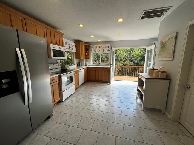 Foto del edificio - 10549 NW Skyline Blvd