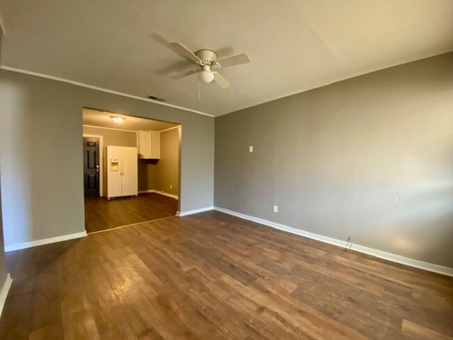 Building Photo - Cozy 3 Bedroom 1 Bath Home for Lease!