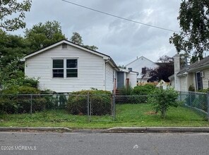 Building Photo - 276 Linden Ave