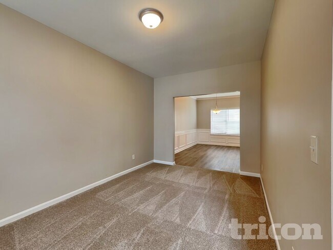 Foto del edificio - 7587 Poplar Falls St