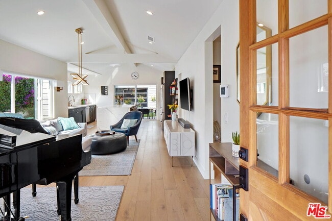 Foto del edificio - 3343 Atwater Ave