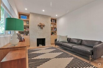 Building Photo - 405 NE 90th St
