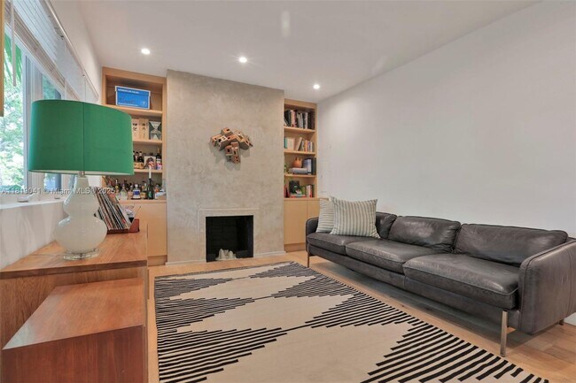 Foto del edificio - 405 NE 90th St