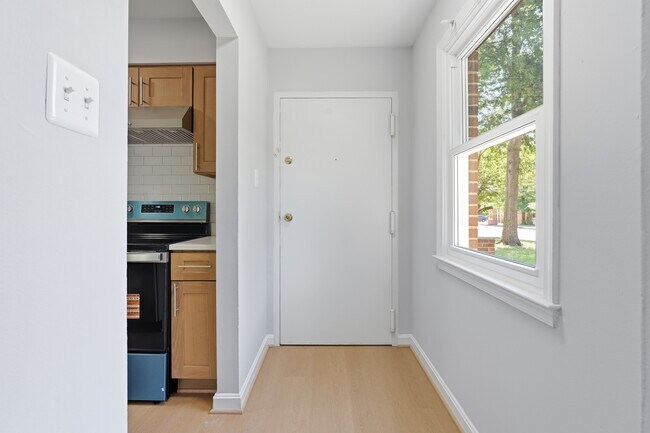 Foto del edificio - 4804 Calvert Rd