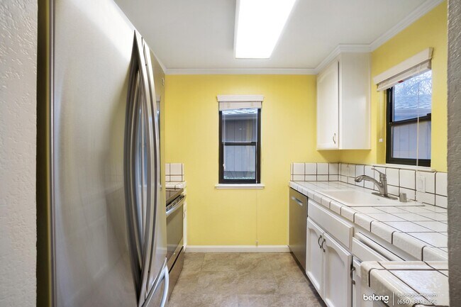 Building Photo - 558 Ironwood Ter