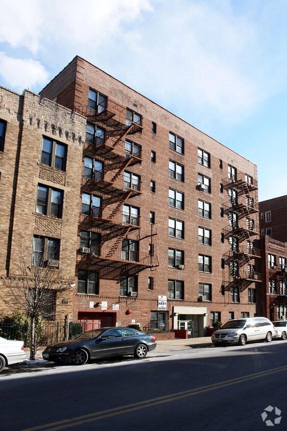 2401 Nostrand ¡alejado - 2401 Nostrand Ave