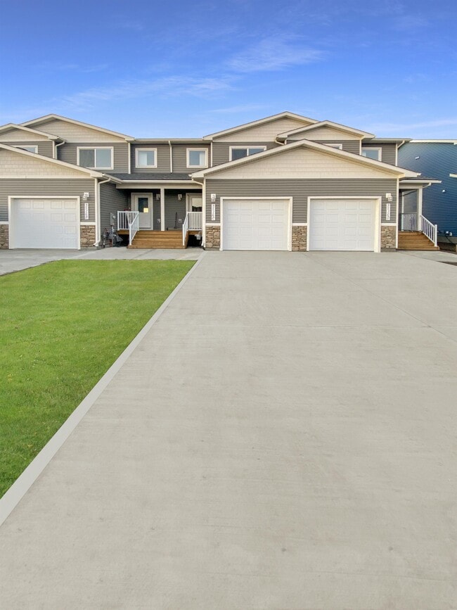 Building Photo - 9512B-95113 113 Ave