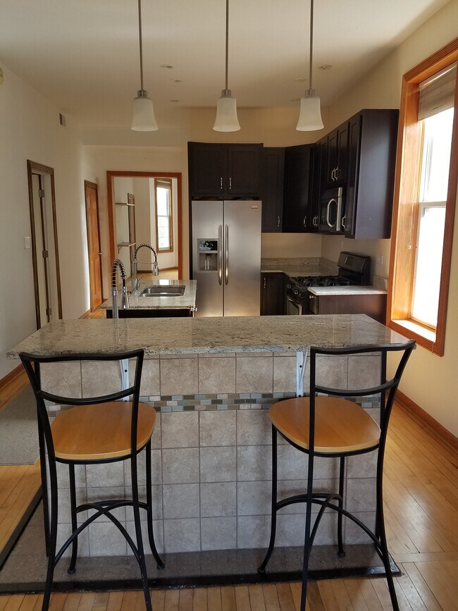 Foto del edificio - 2338 N Kimball Ave