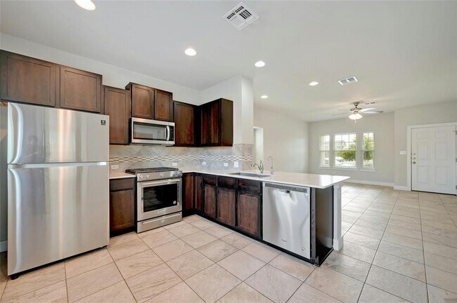 Building Photo - 121 Switchgrass St