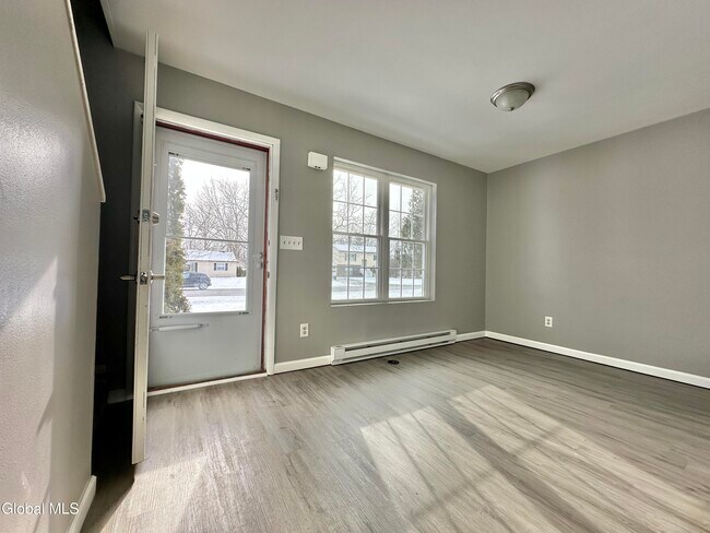 Foto del edificio - 31 Suncrest Dr