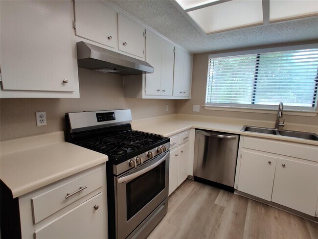 Foto del edificio - 5103 Summerset Trail