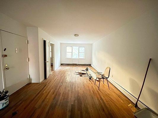 Foto del edificio - 3 bedroom in BRONX NY 10468