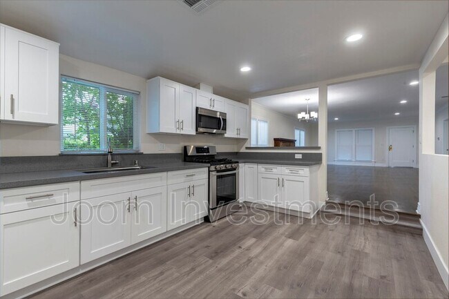 Foto del edificio - 912 N Stoneman Ave