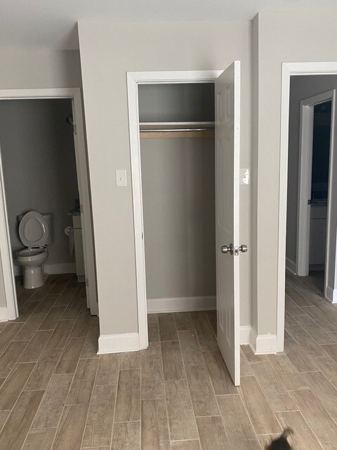 Master bed/bath - 3332 Pakenham Dr