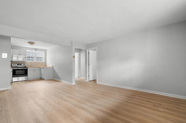 Building Photo - 4 Robinwood Ave