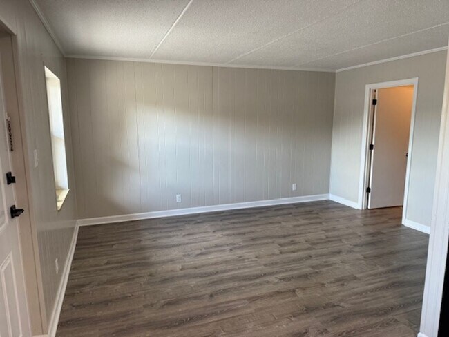 Building Photo - Maryville City 37803 - Available Now! Show...