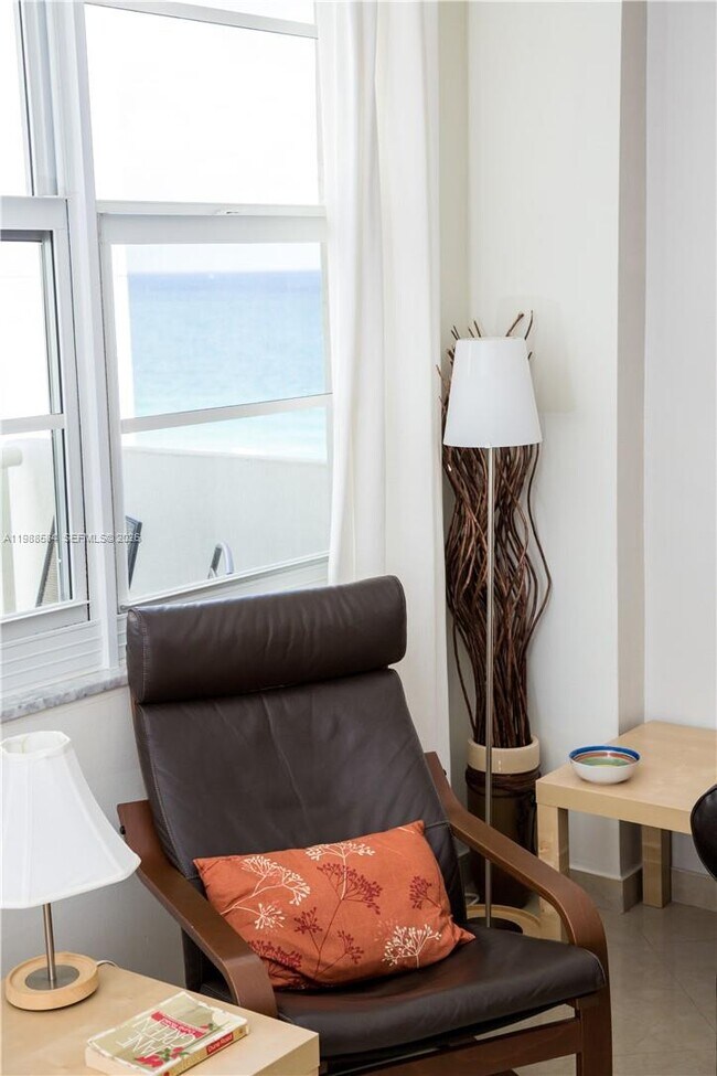 Foto del edificio - 3725 S Ocean Dr