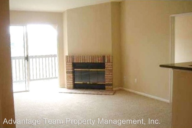 Building Photo - 7130 Shoreline Dr