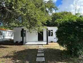 Building Photo - 2120 Service Rd