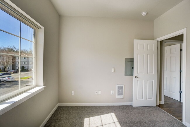 Building Photo - Legacy Oaks Apartments
