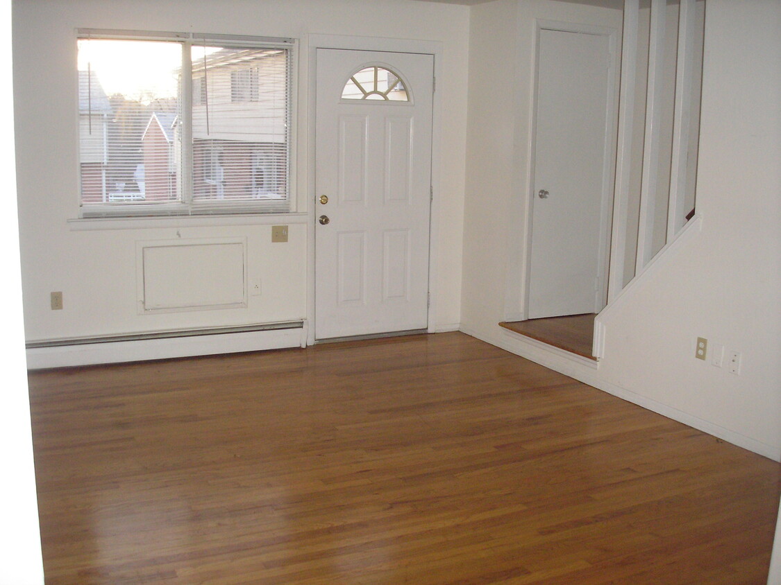 Primary Photo - 1695 Quinnipiac Ave