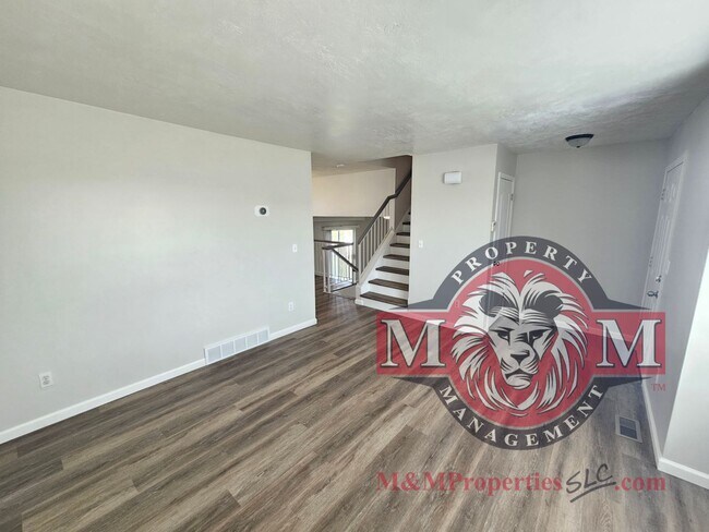 Foto del edificio - Newly Remodeled 4 Bd 3 Ba Home