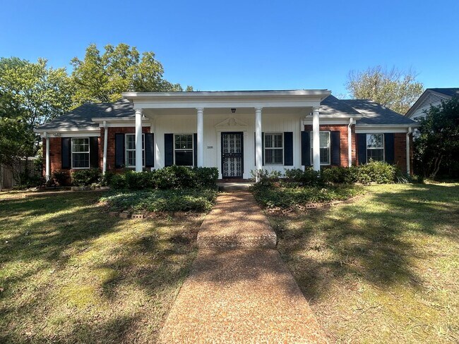 Building Photo - Ranch Style Home with Gated Parking! Avail...