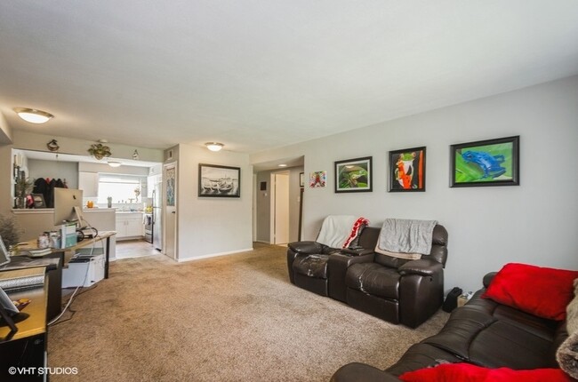 Building Photo - 9420 Bay Colony Dr