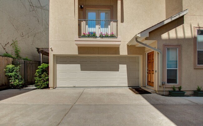 Building Photo - 5223 Gibson St