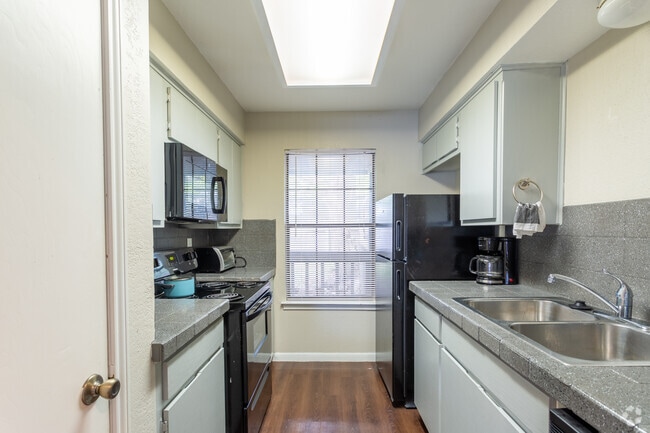 2HAB, 2BA - 1180 ft² - Settler's Creek Apartments