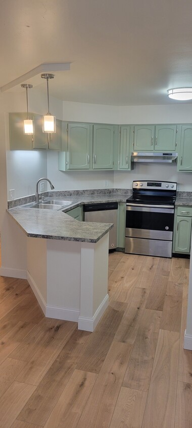 Kitchen, Open Floor Plan - 1625 Larimer St