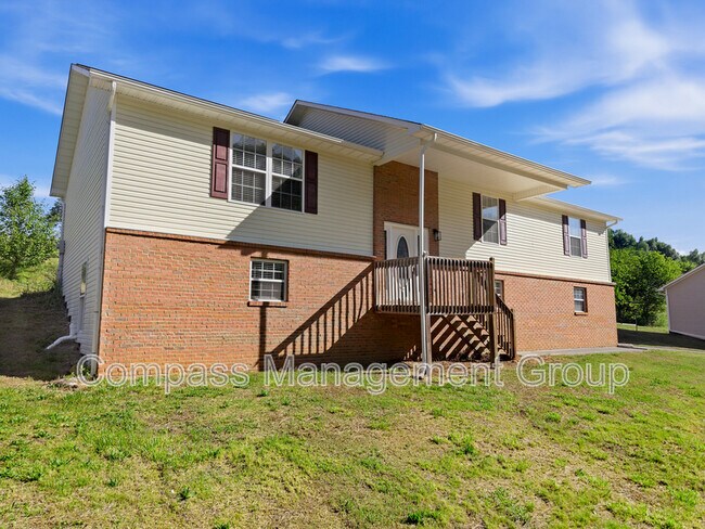 Foto del edificio - 1690 River Bend Rd