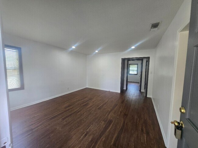 Foto del edificio - 2 Bedroom in La Crescenta