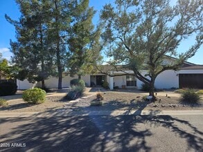 Building Photo - 4929 E Sunnyside Dr