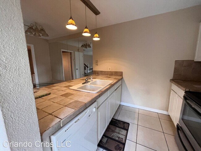 Building Photo - 2 br, 2.5 bath House - 5373 Bamboo Court