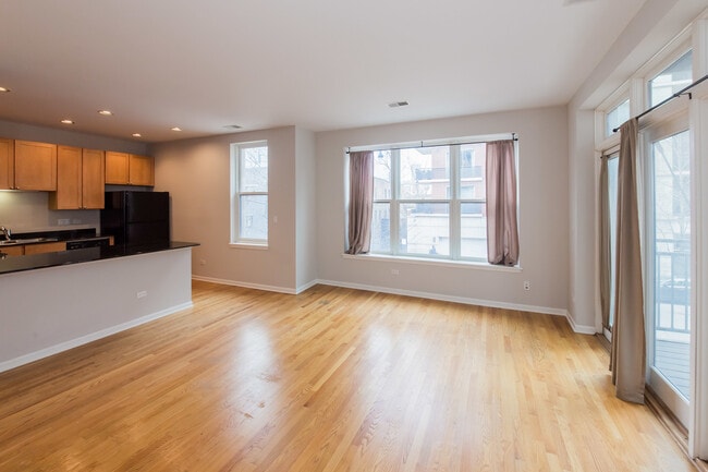 Building Photo - 906 N Larrabee St