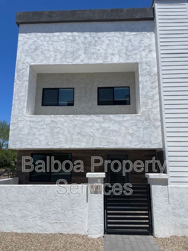 Building Photo - 1318 S 105th Pl